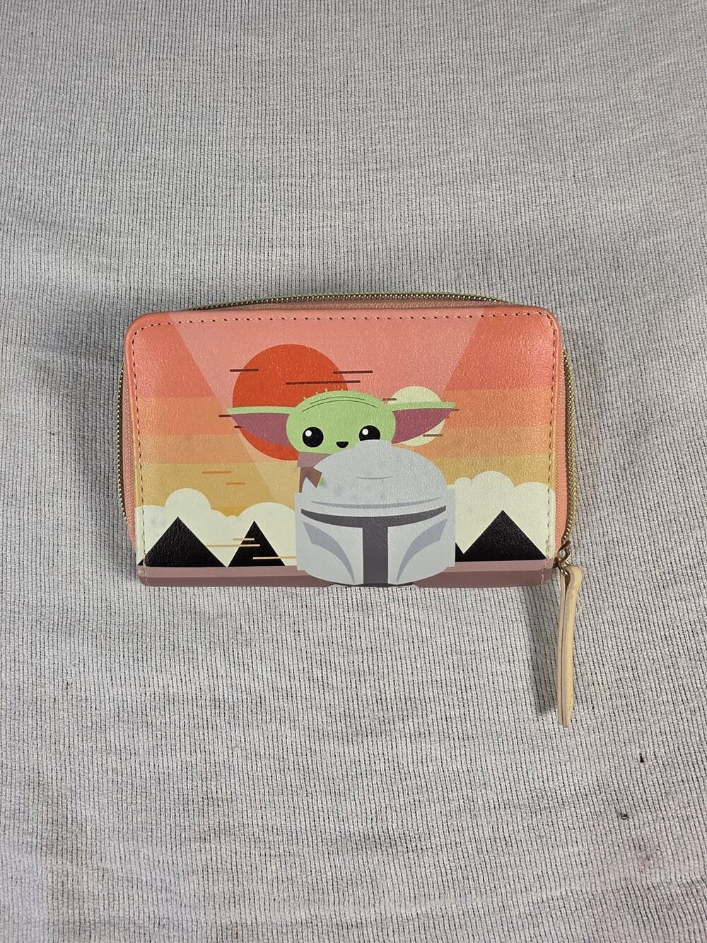 Danielle Nicole Star Wars Mandalorian Grogu Wallet
